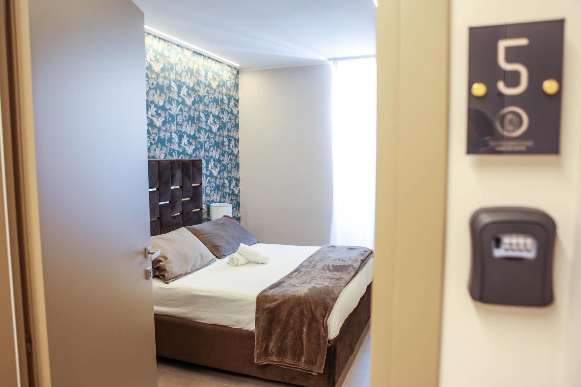 B&B Suites&Rooms Piazza Dei Martiri Catania Exterior photo