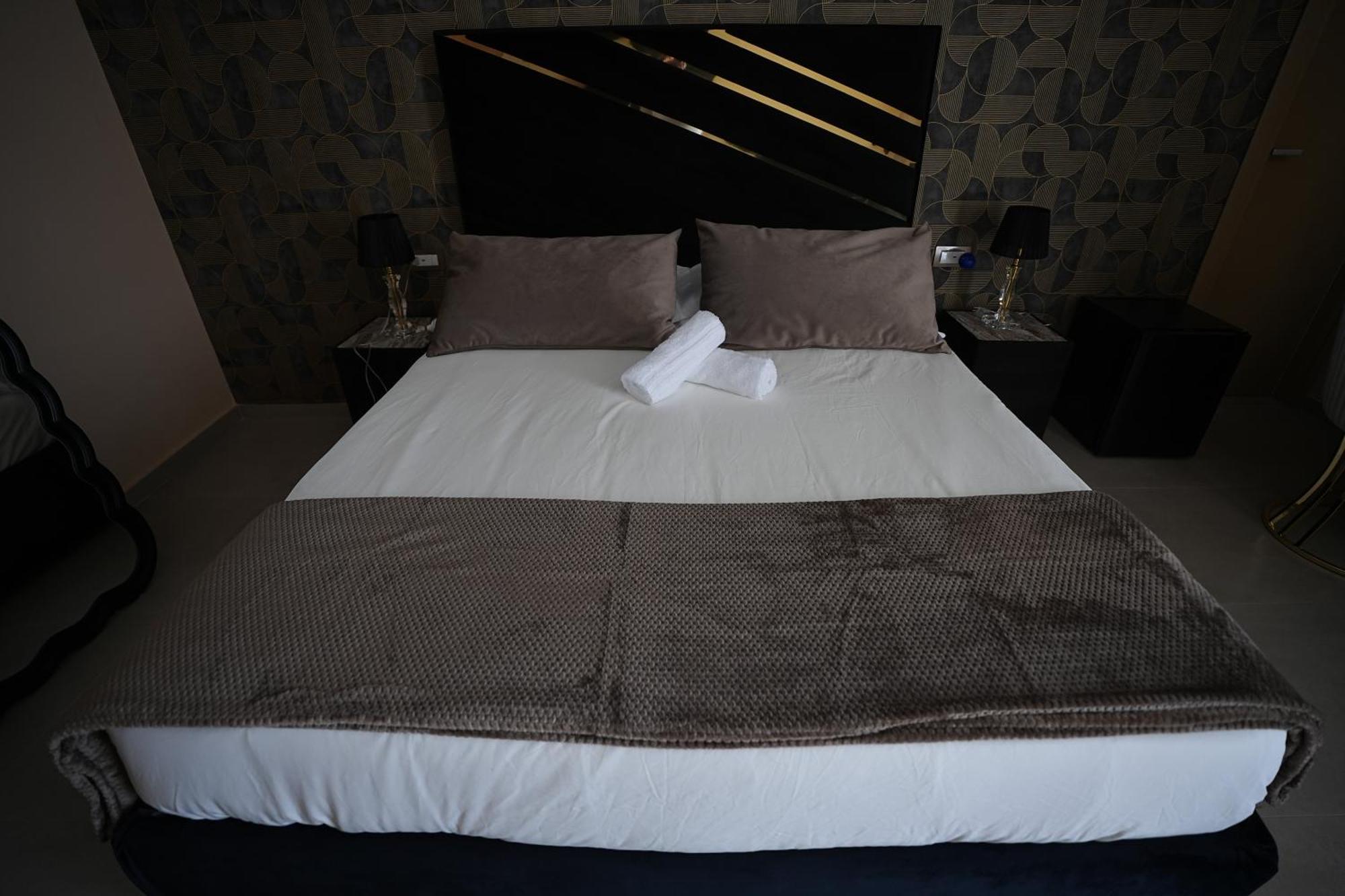 B&B Suites&Rooms Piazza Dei Martiri Catania Exterior photo